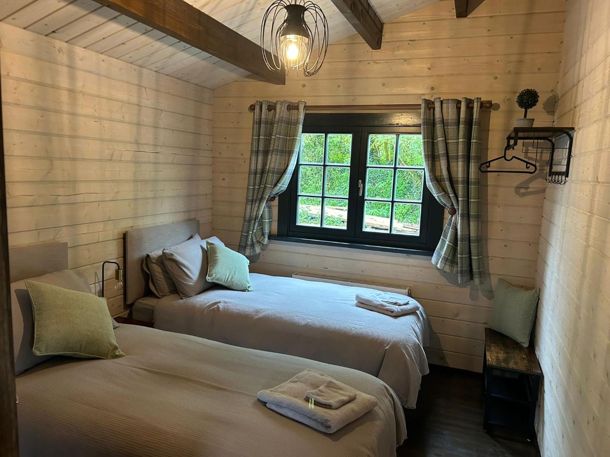 Little Rock Retreat Log Cabin With Hot Tub Castletown Gheoghegan Exteriér fotografie