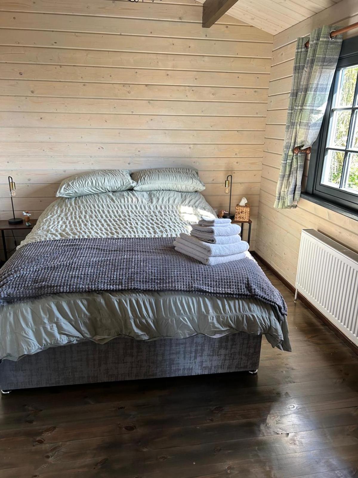 Little Rock Retreat Log Cabin With Hot Tub Castletown Gheoghegan Exteriér fotografie